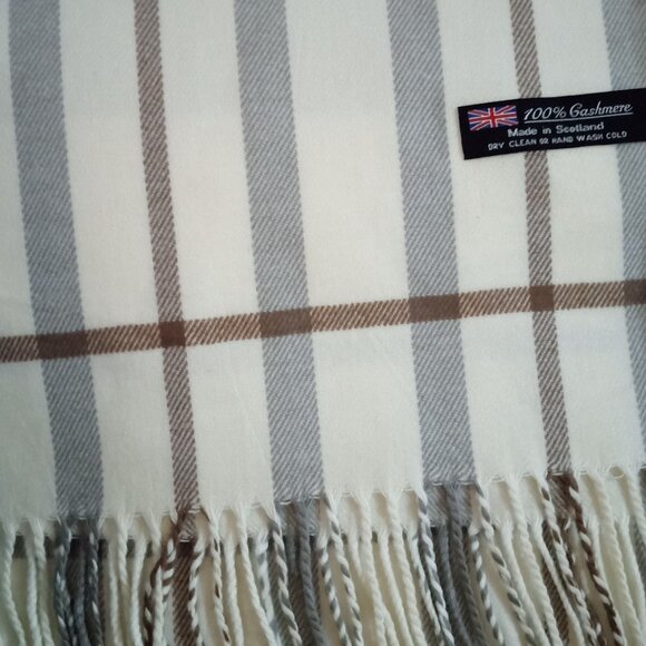 Brand New 100% Cashmere Scarf - Made in Scotland. Soft, warm and cozy - Picture 1 of 2